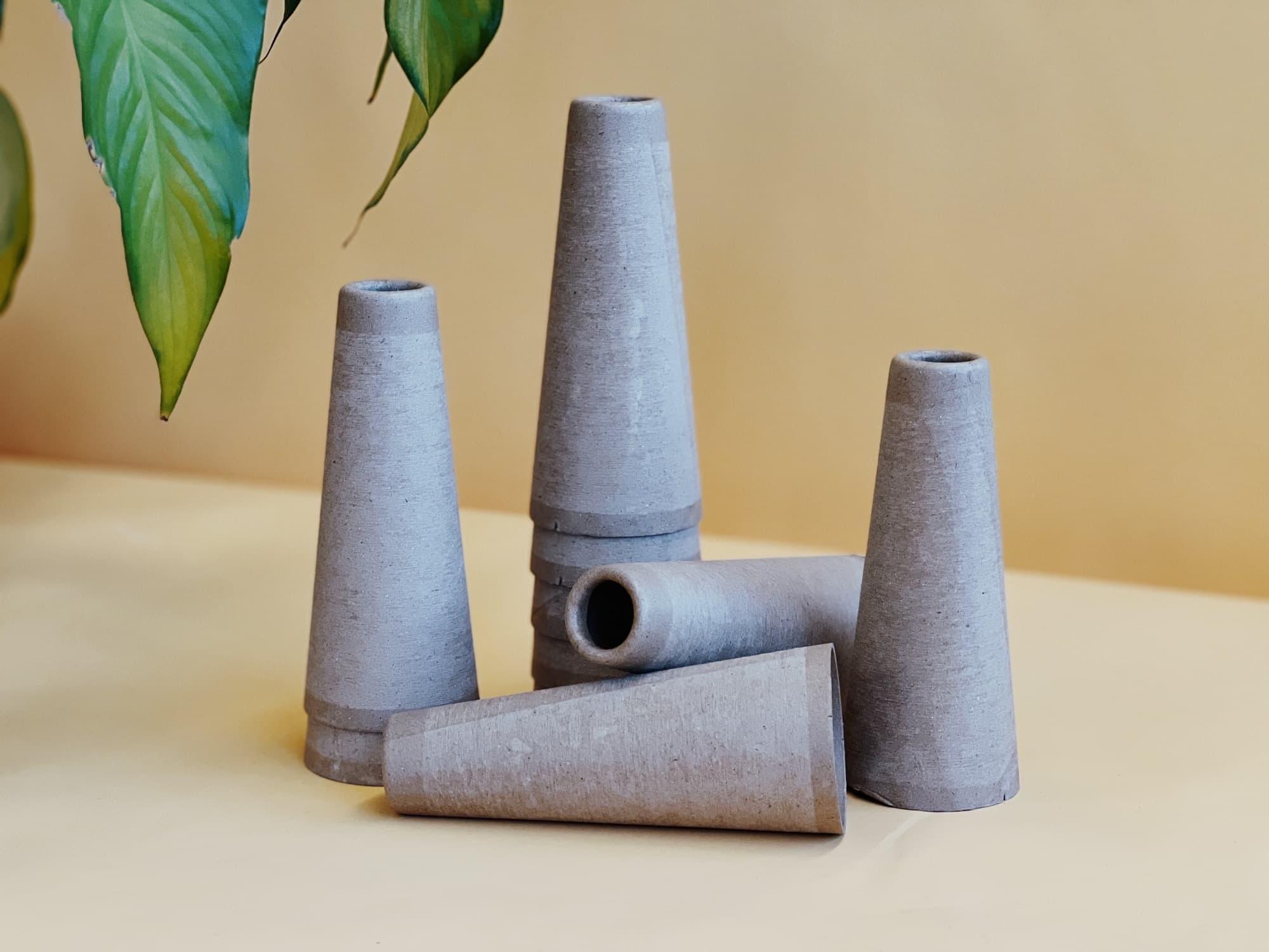 http://www.tuftinglove.com/cdn/shop/products/cardboard-yarn-cones-set-of-10-171731.jpg?v=1698092806